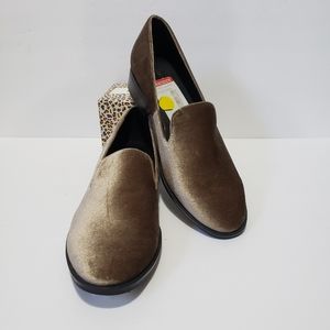 Marc Fisher Suede Brown Flats (5.5)